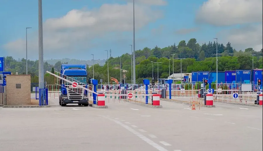 Parkovi&scaron;tě pro n&aacute;kladn&iacute; automobily Calsina Carre Spain in Pont de Molins