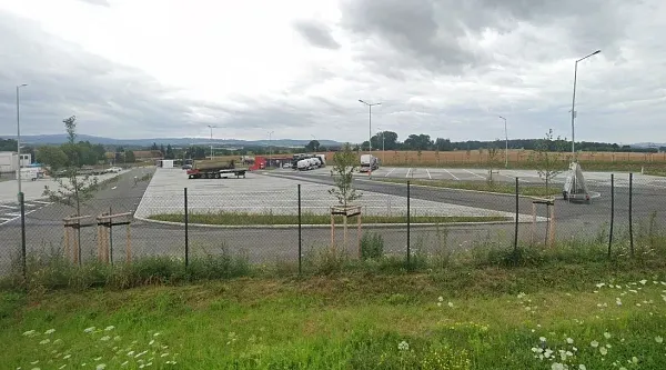 Parking dla ciężar&oacute;wek Bautransport Bautzen w G&ouml;da