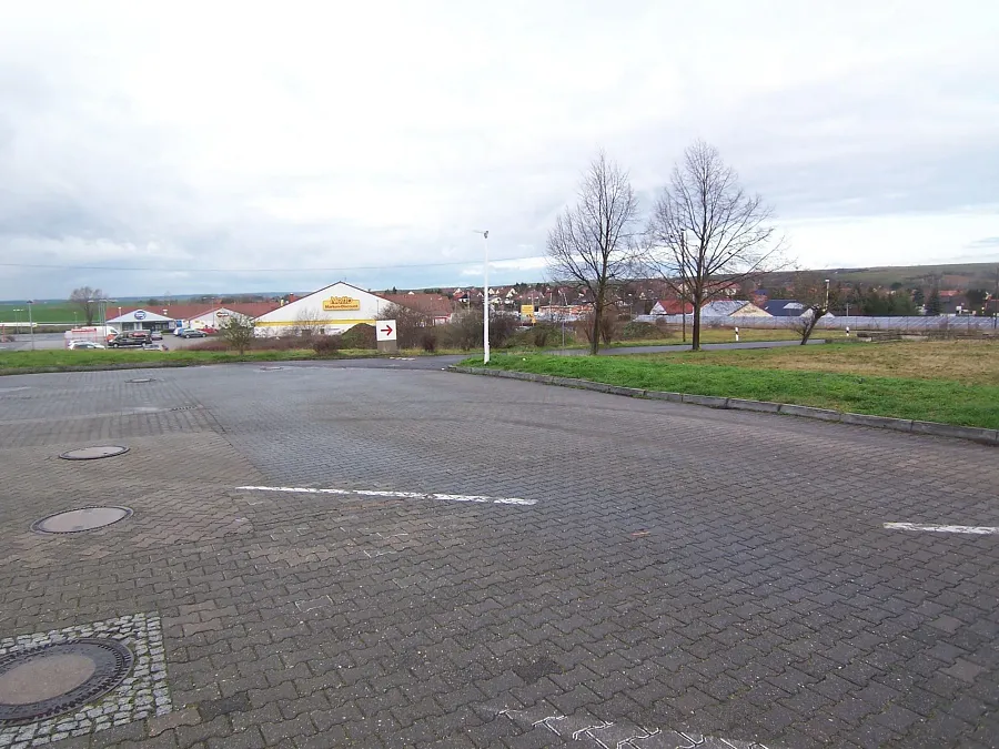 Truck parking lot Total Tankstelle an der B80 Tankstellengel&auml;nde in Teutschenthal