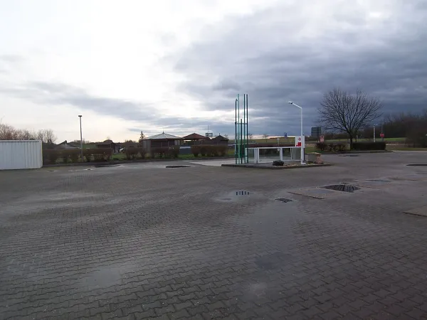 Truck parking lot Total Tankstelle an der B80 Tankstellengel&auml;nde in Teutschenthal