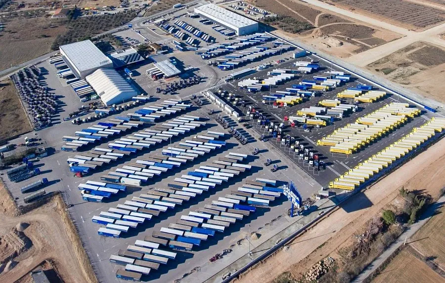 Parkovi&scaron;tě pro n&aacute;kladn&iacute; automobily Calsina Carre Spain in Pont de Molins