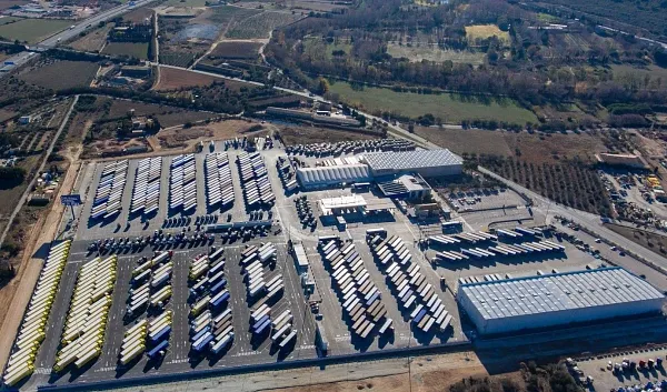 Parkovi&scaron;tě pro n&aacute;kladn&iacute; automobily Calsina Carre Spain in Pont de Molins