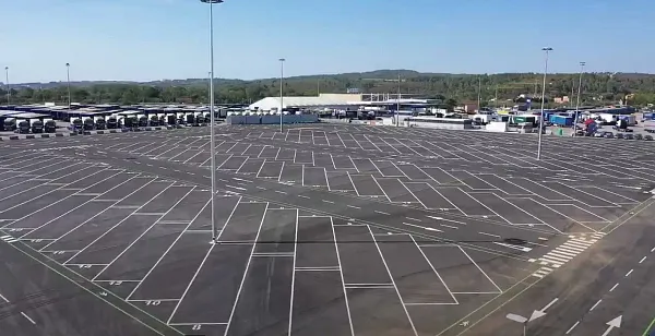 Parkovi&scaron;tě pro n&aacute;kladn&iacute; automobily Calsina Carre Spain in Pont de Molins