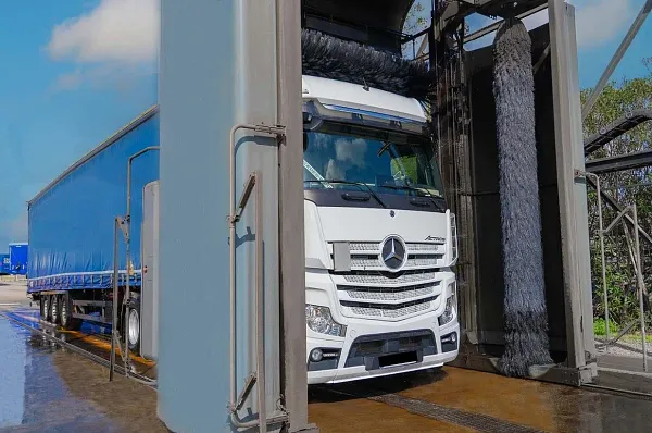 Parkovi&scaron;tě pro n&aacute;kladn&iacute; automobily Calsina Carre Spain in Pont de Molins