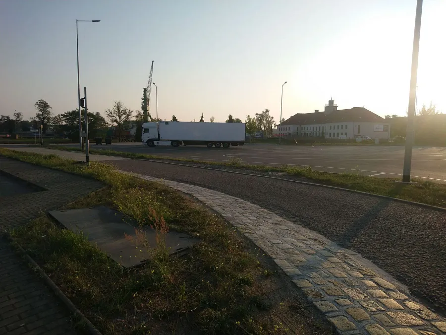 Місце для паркування вантажівок S&auml;chsische Binnenh&auml;fen Hafengel&auml;nde в Dresden