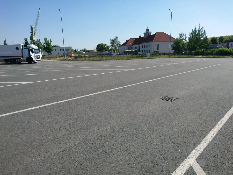 Area di parcheggio per autocarri S&auml;chsische Binnenh&auml;fen Hafengel&auml;nde Dresden
