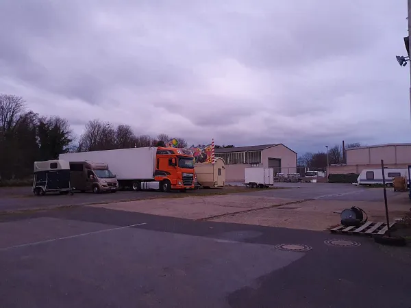 Area di parcheggio per autocarri Schaustellerbetrieb Raviol Betriebshof D&uuml;ren