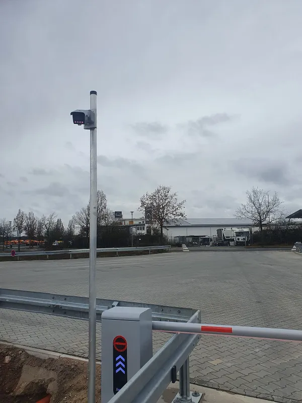 Parkovi&scaron;tě pro n&aacute;kladn&iacute; automobily Mildensee in Dessau-Ro&szlig;lau