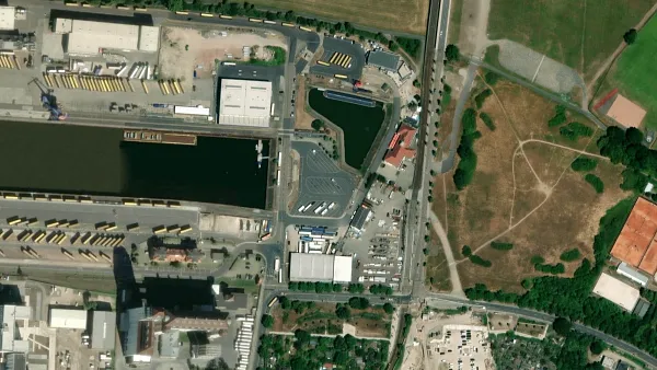 Area di parcheggio per autocarri S&auml;chsische Binnenh&auml;fen Hafengel&auml;nde Dresden