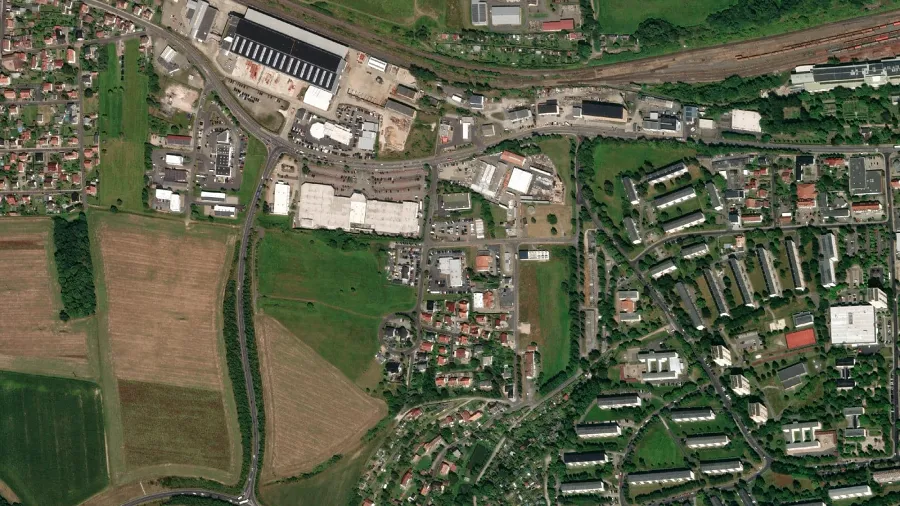 Parking dla ciężar&oacute;wek Autohaus Schr&ouml;n w Bad Salzungen