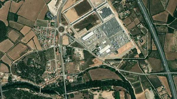 Parkovi&scaron;tě pro n&aacute;kladn&iacute; automobily Calsina Carre Spain in Pont de Molins